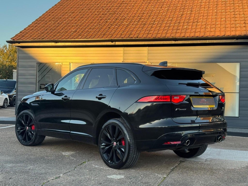 JAGUAR F-PACE