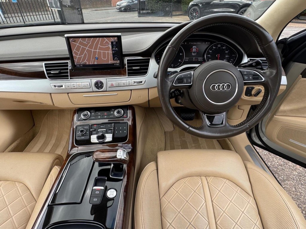 AUDI A8