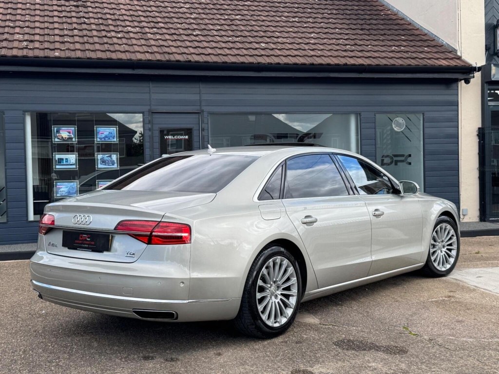 AUDI A8