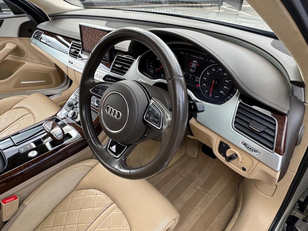AUDI A8