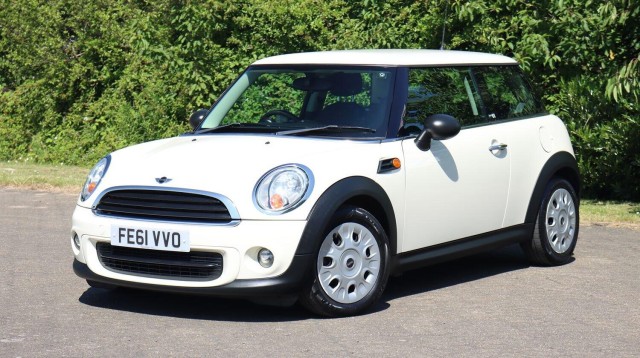 MINI HATCH 1.6 First Hatch