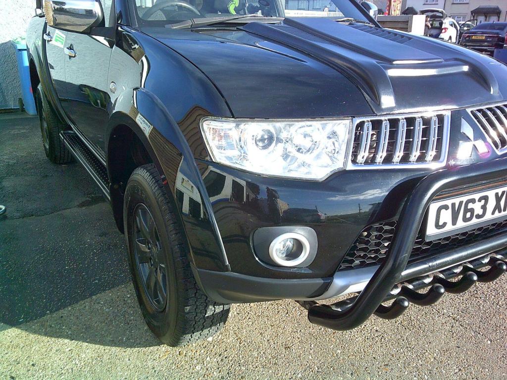 MITSUBISHI L200
