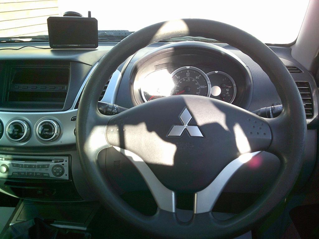 MITSUBISHI L200