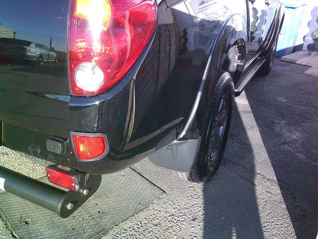 MITSUBISHI L200