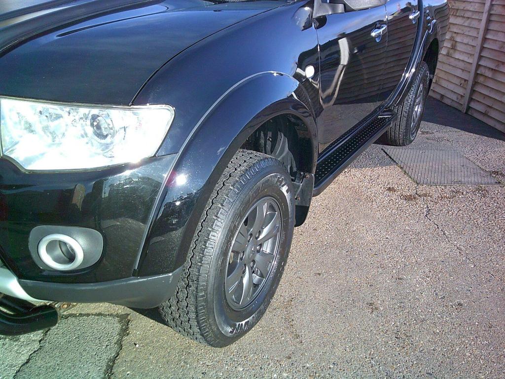 MITSUBISHI L200