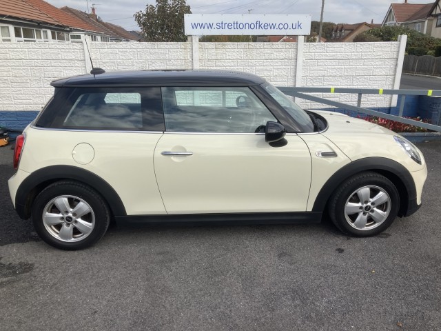 MINI HATCH