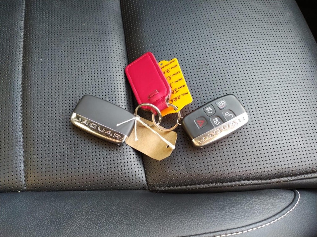 JAGUAR XE