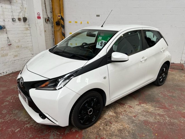 TOYOTA AYGO 1.0 VVT-i x-play 
