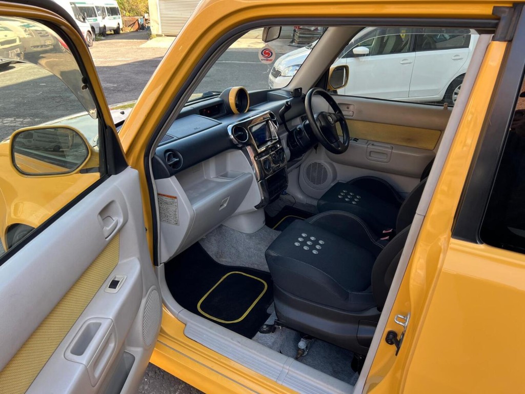 TOYOTA BB