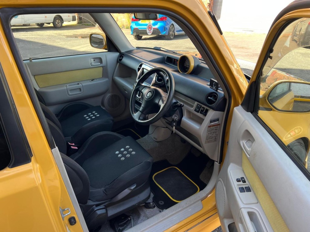 TOYOTA BB
