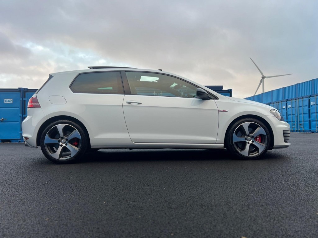 VOLKSWAGEN GOLF