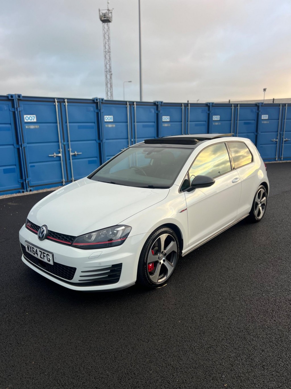 VOLKSWAGEN GOLF