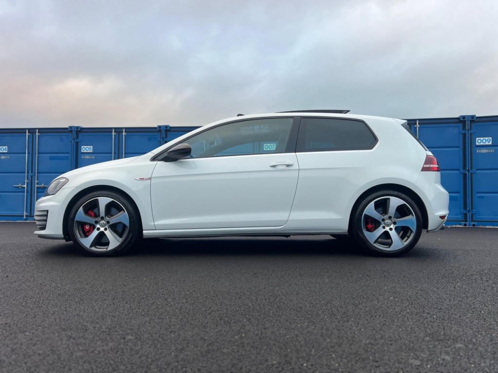 VOLKSWAGEN GOLF