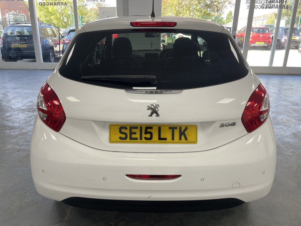 PEUGEOT 208