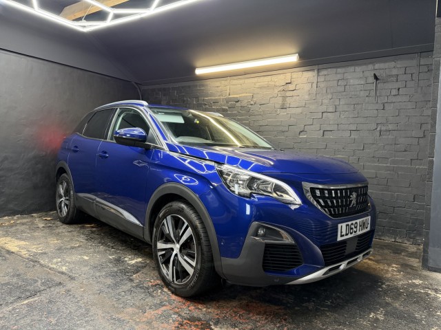 PEUGEOT 3008 1.2 PureTech Allure