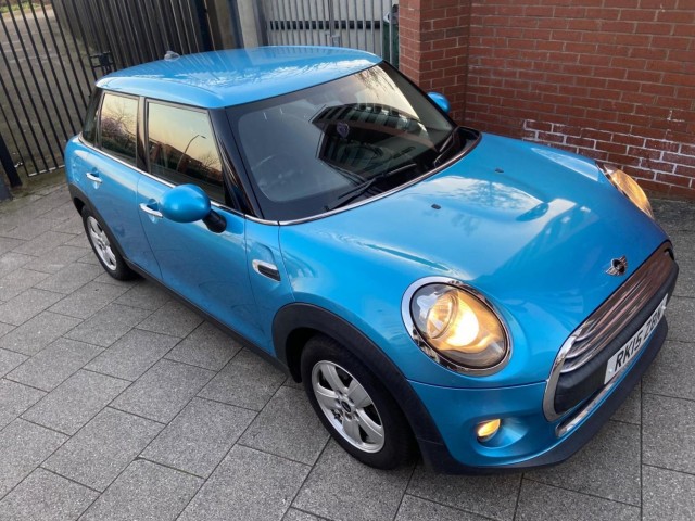 MINI HATCH