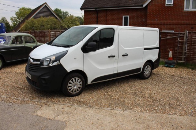 VAUXHALL VIVARO