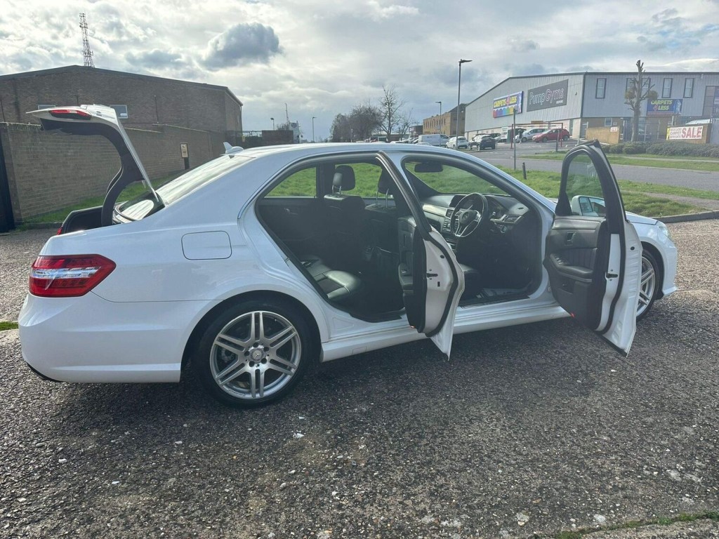 MERCEDES-BENZ E CLASS