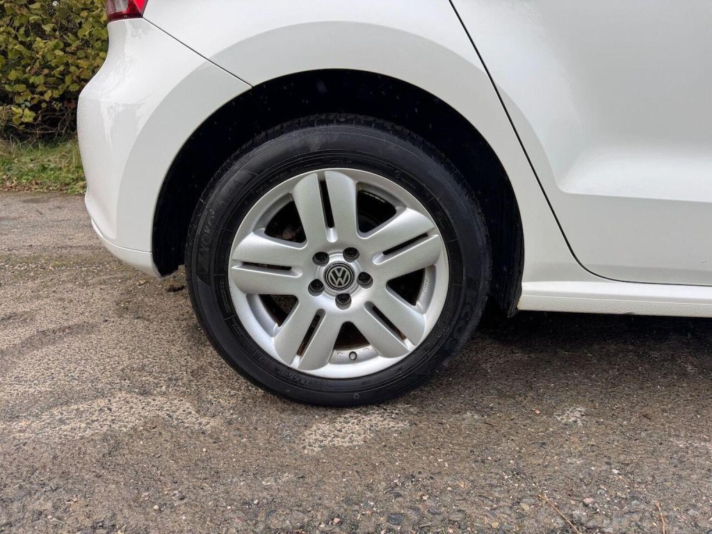 VOLKSWAGEN POLO