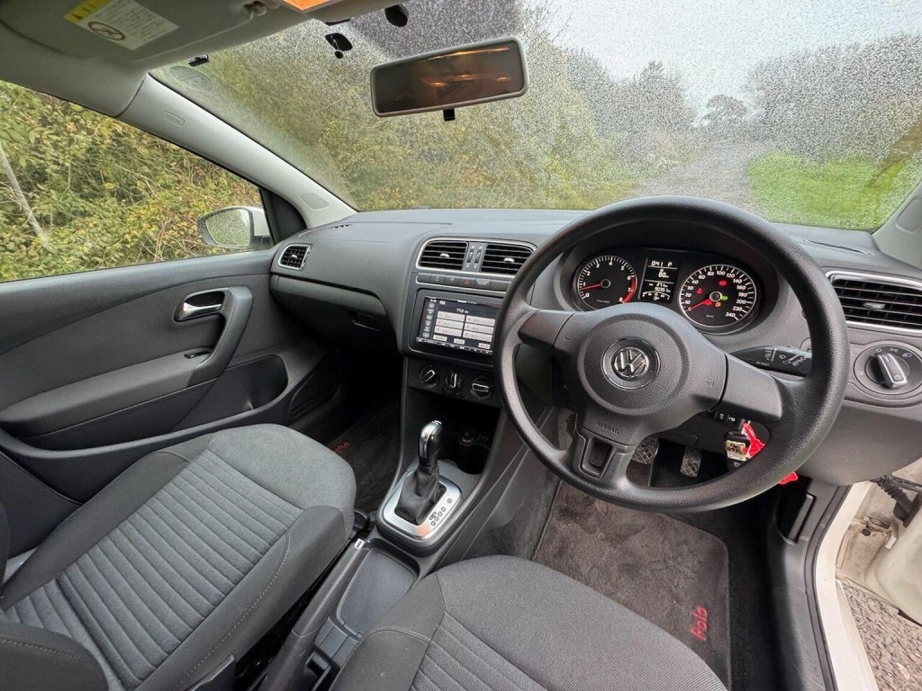 VOLKSWAGEN POLO