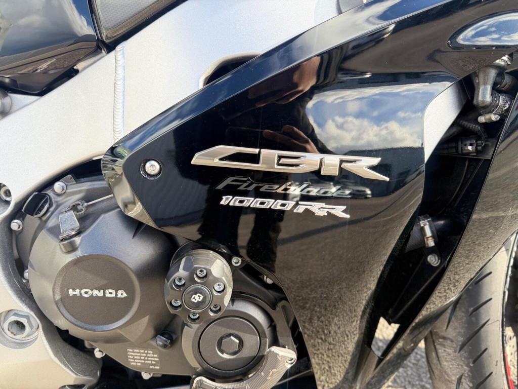 HONDA CBR1000RR Fireblade