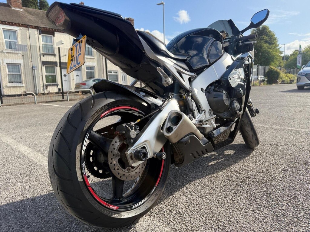 HONDA CBR1000RR Fireblade