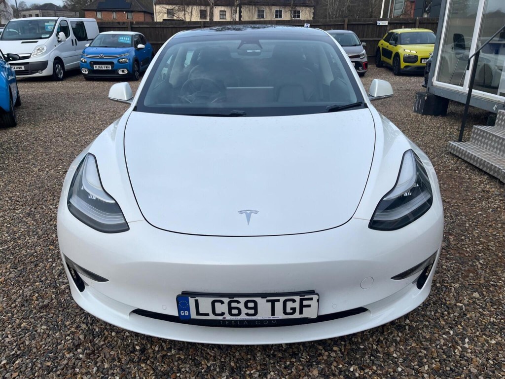 TESLA MODEL 3