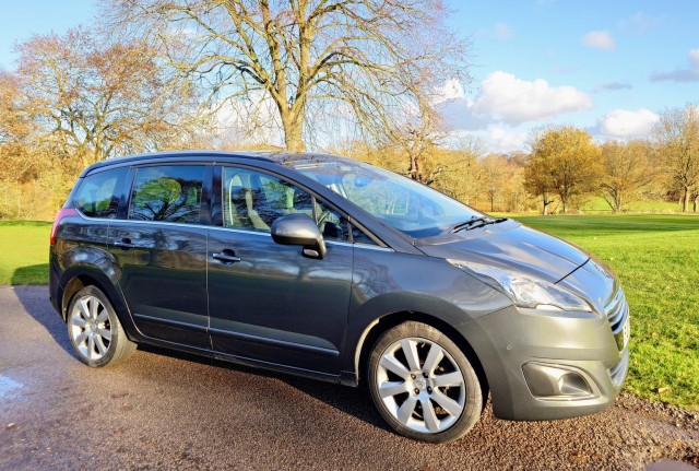 PEUGEOT 5008 1.6 BlueHDi Allure