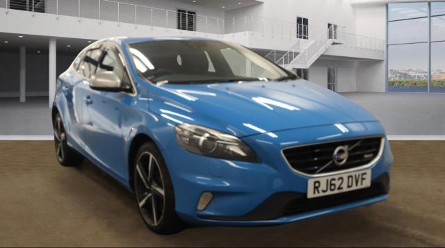 VOLVO V40 2.0 D4 R-Design