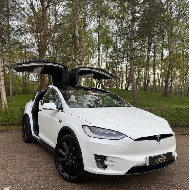 TESLA MODEL X