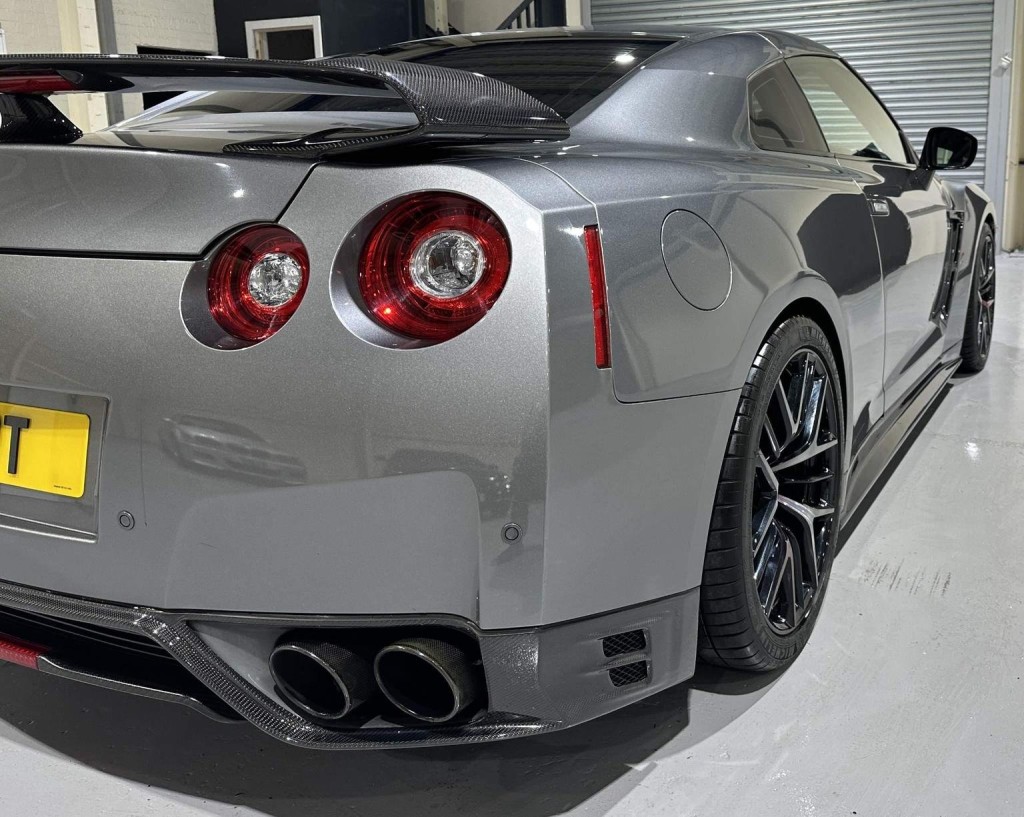 NISSAN GT-R
