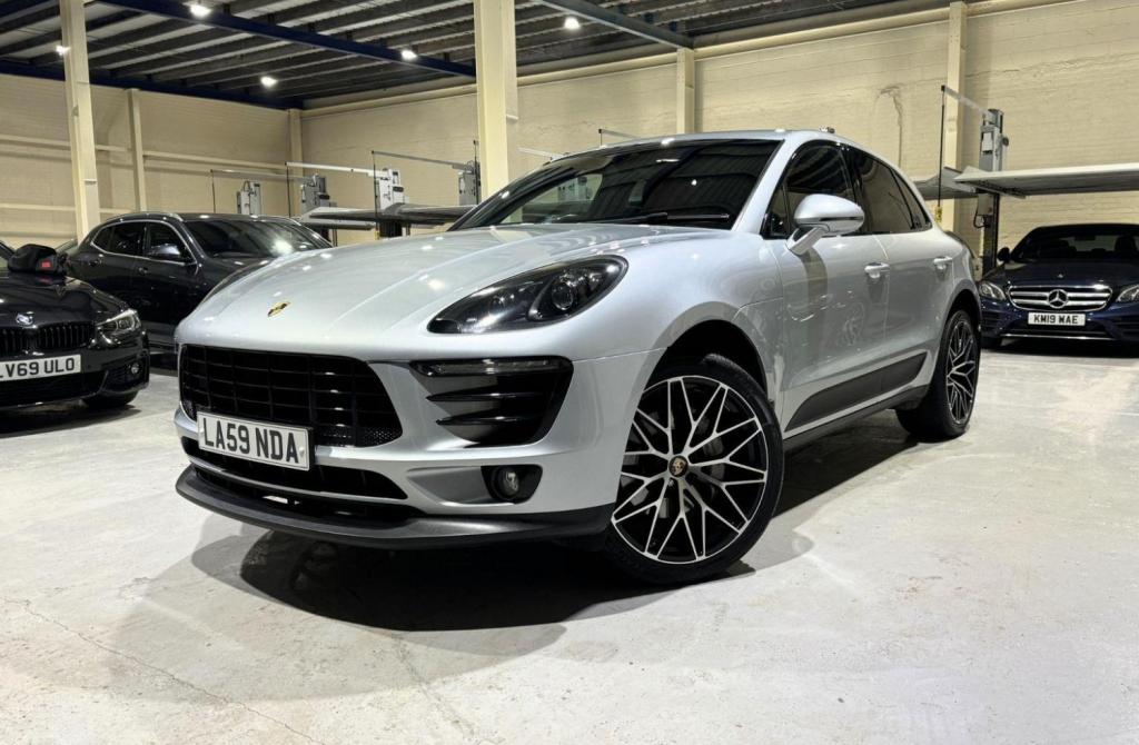 PORSCHE MACAN