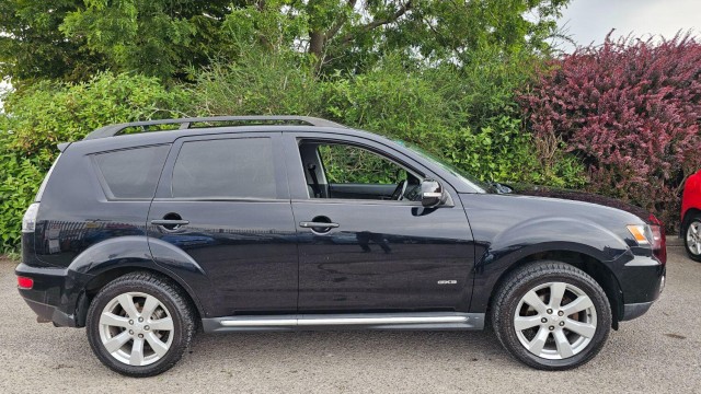 MITSUBISHI OUTLANDER