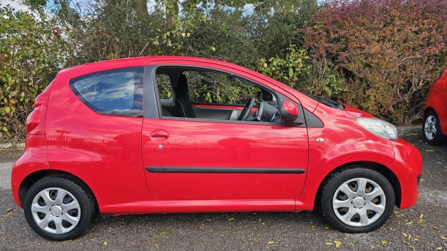 PEUGEOT 107