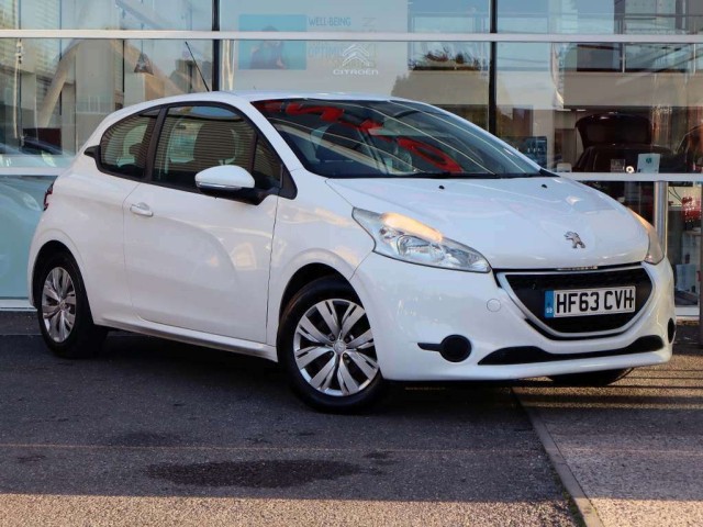 PEUGEOT 208