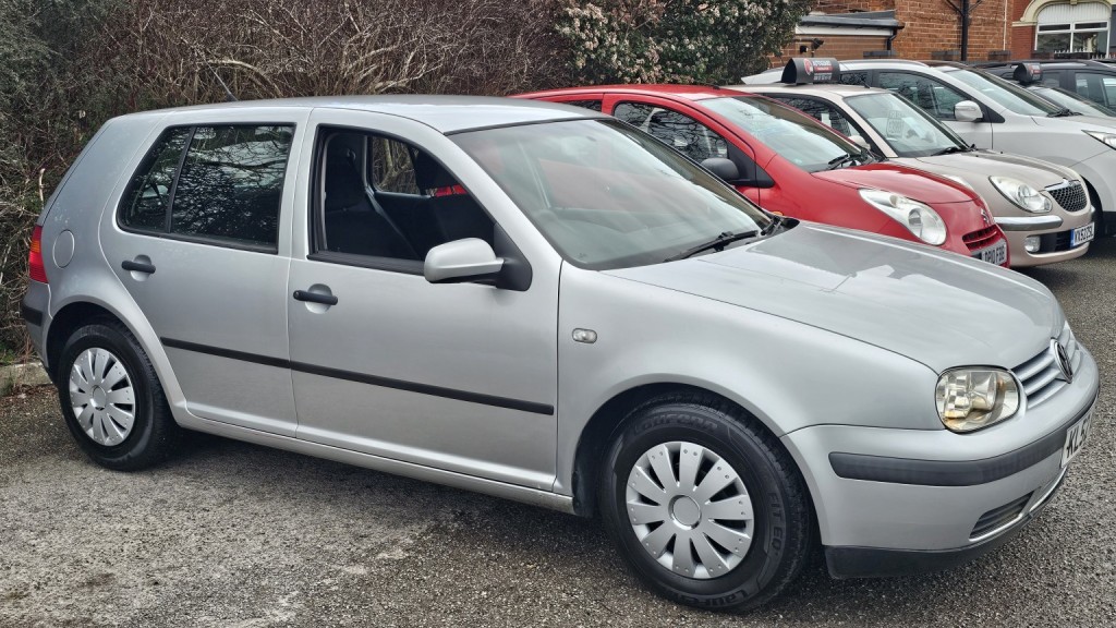 VOLKSWAGEN GOLF