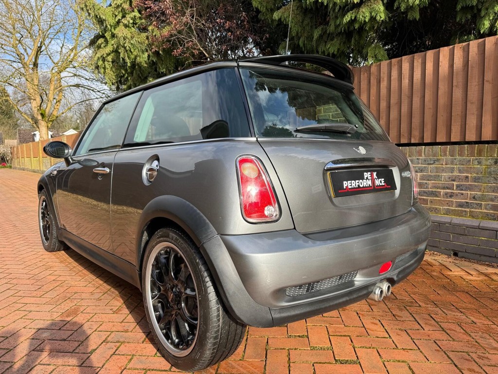 MINI HATCH