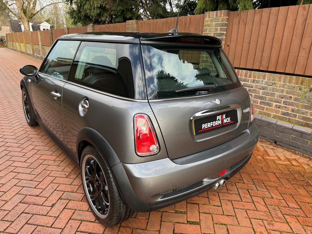 MINI HATCH