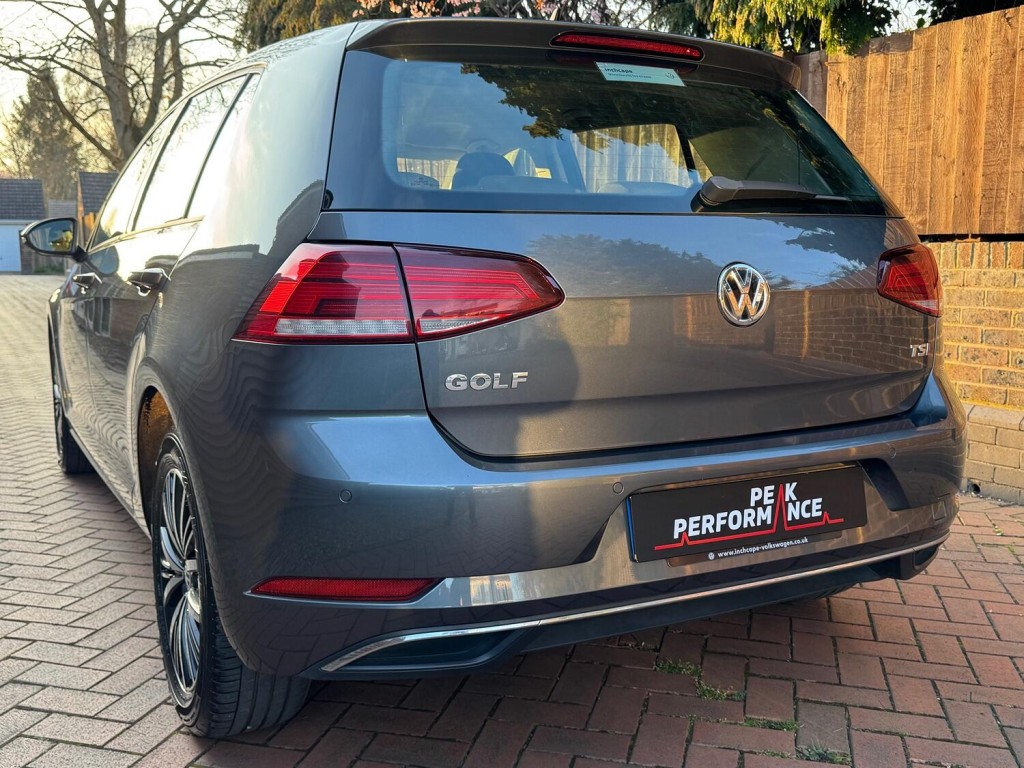 VOLKSWAGEN GOLF