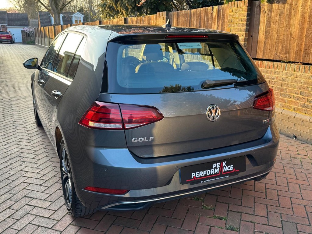 VOLKSWAGEN GOLF