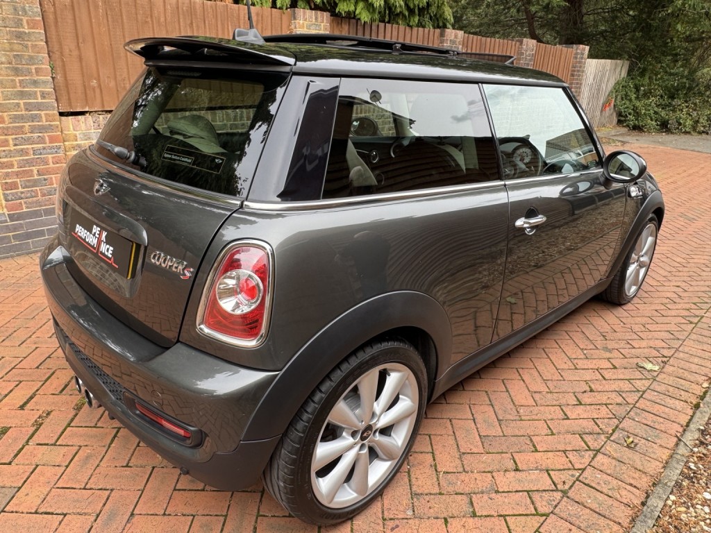 MINI HATCH
