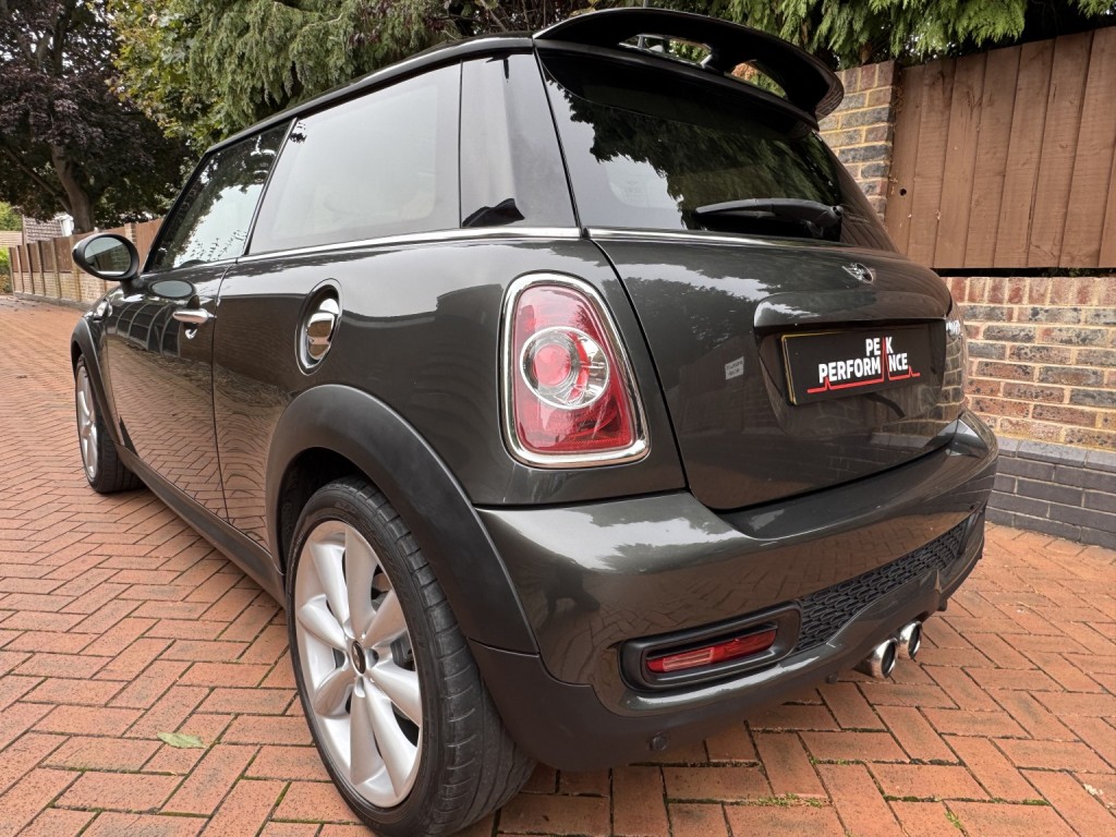 MINI HATCH