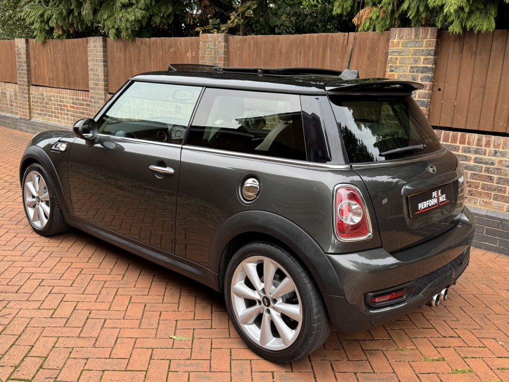 MINI HATCH