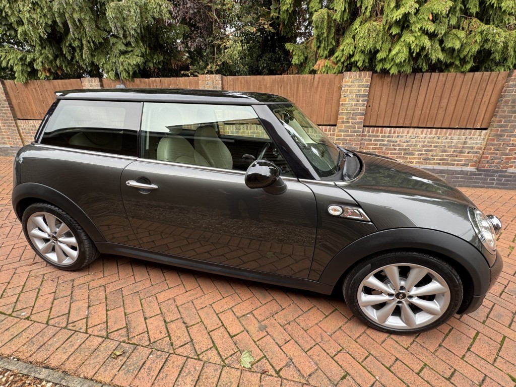 MINI HATCH