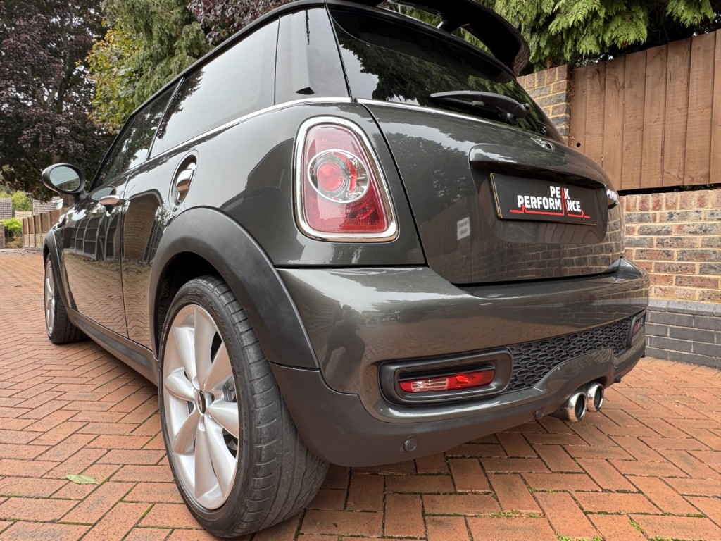 MINI HATCH