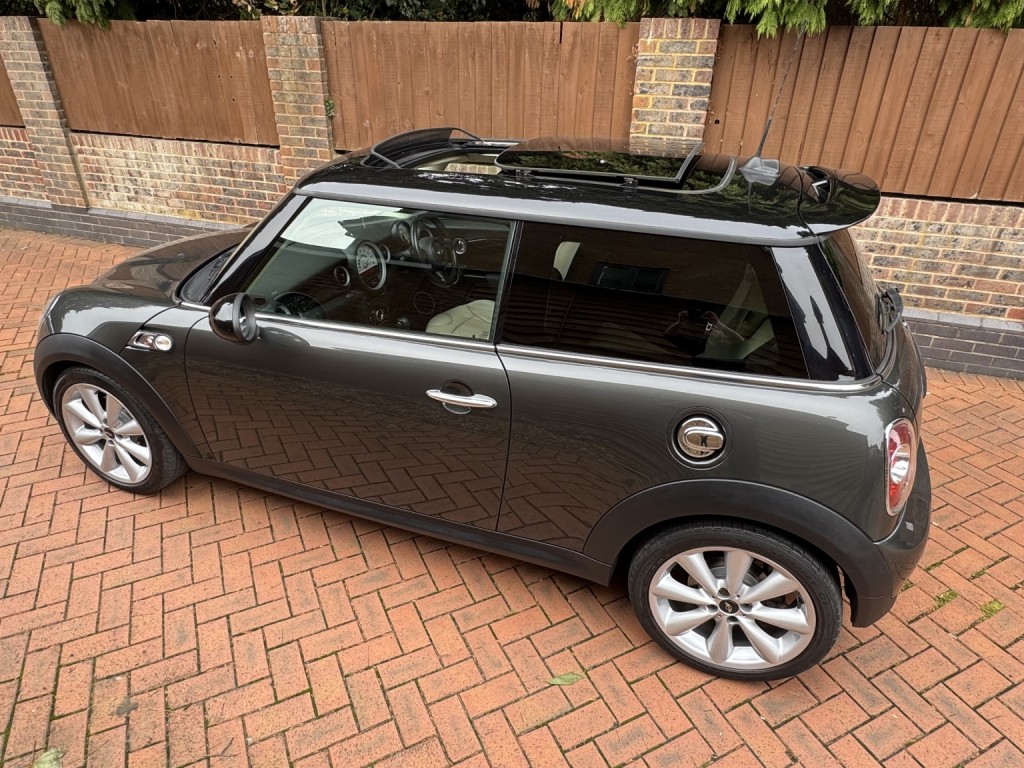 MINI HATCH