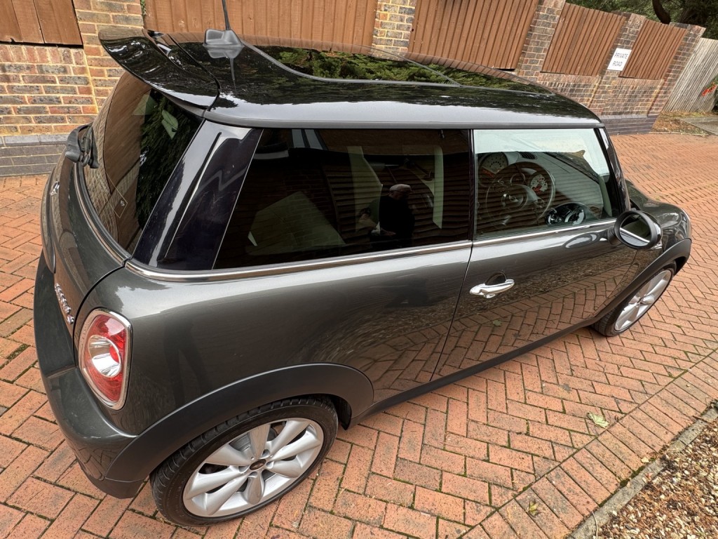 MINI HATCH