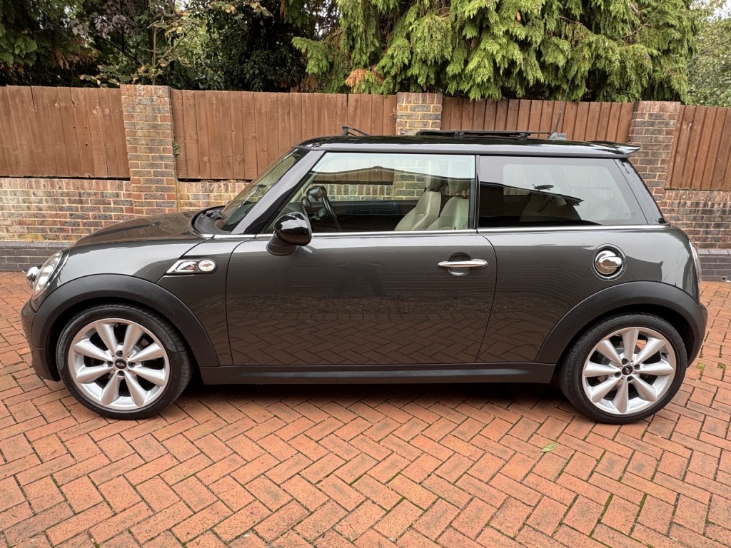 MINI HATCH