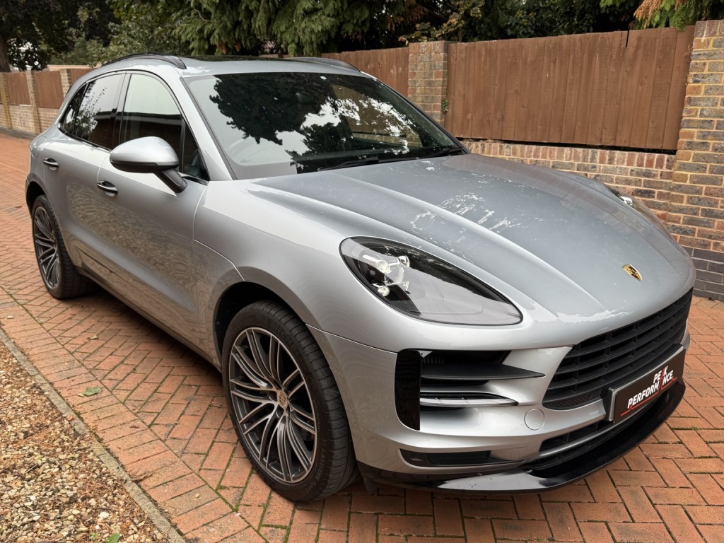 PORSCHE MACAN
