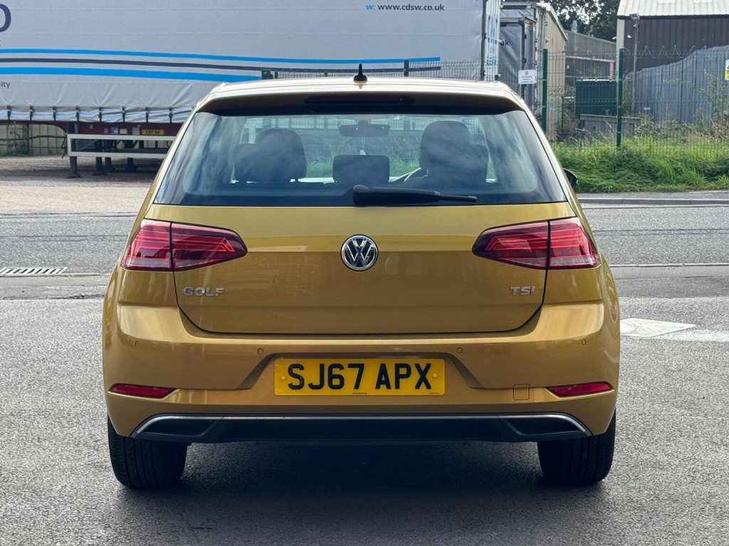 VOLKSWAGEN GOLF